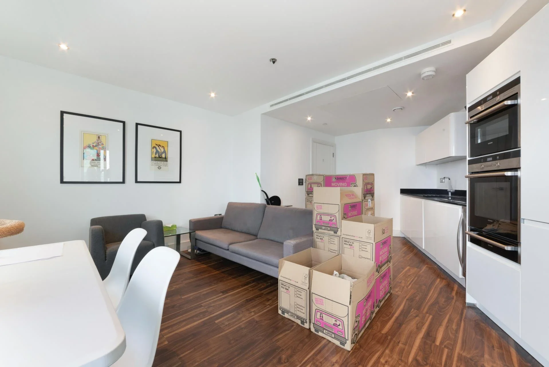 Flat Alie Street in Greater London