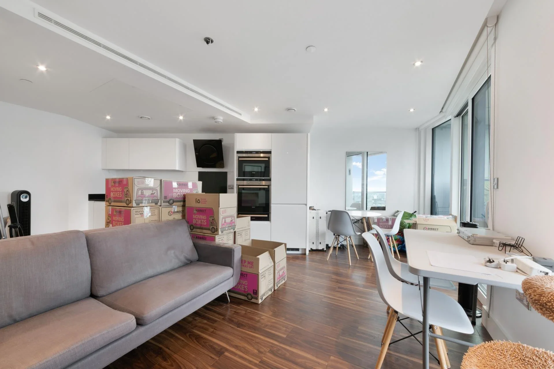 Flat Alie Street in Greater London