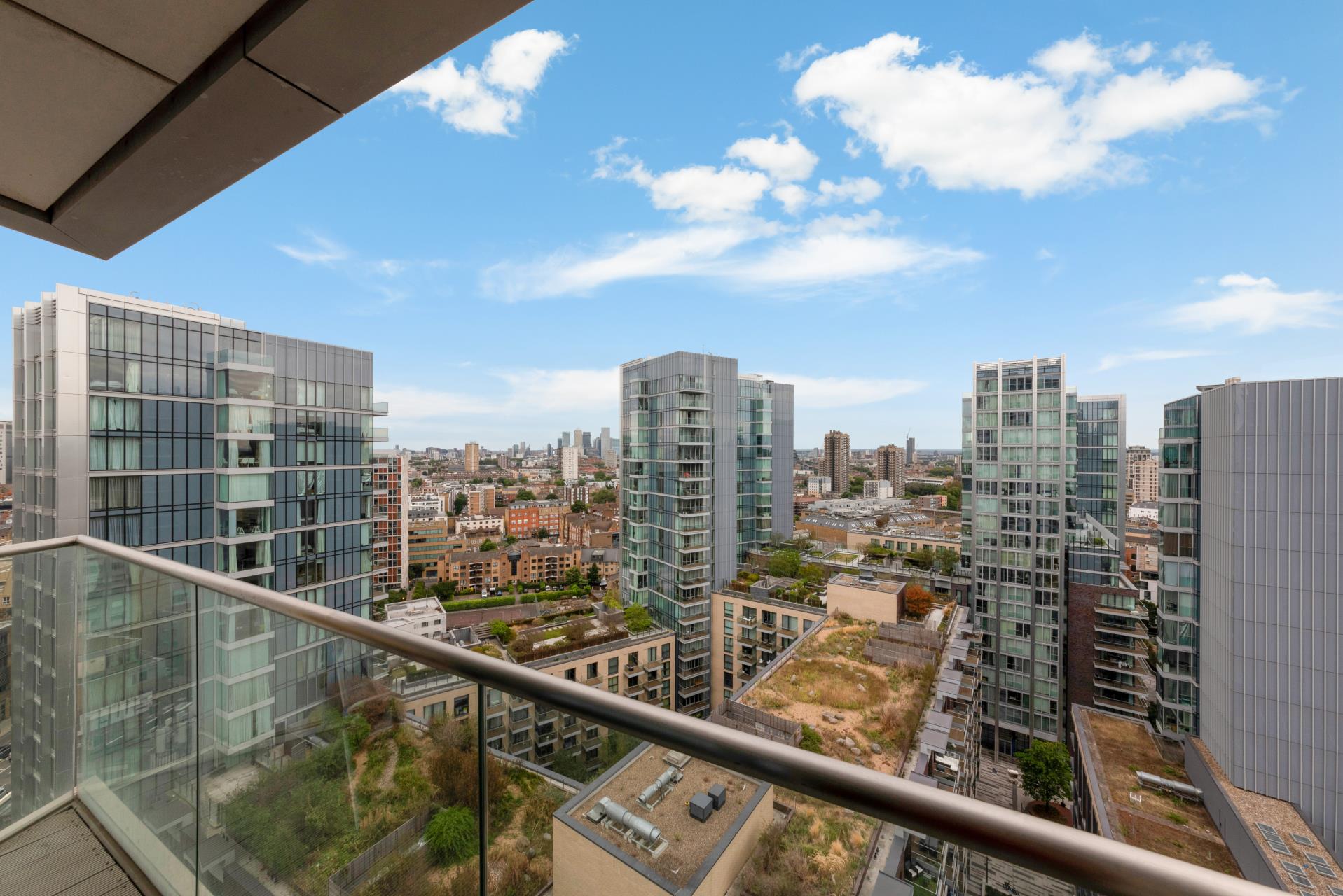 Flat Alie Street in Greater London