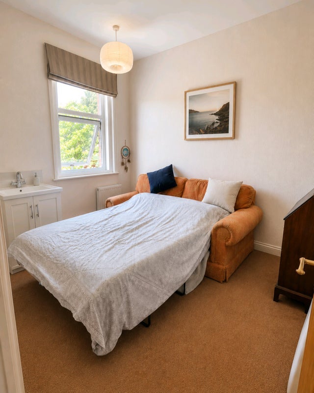 Room Parkstone Road in Poole