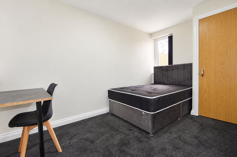 Room Wyeverne Road in Cardiff
