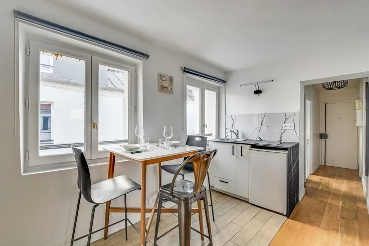 Flat Rue du Faubourg Saint-Antoine in Paris