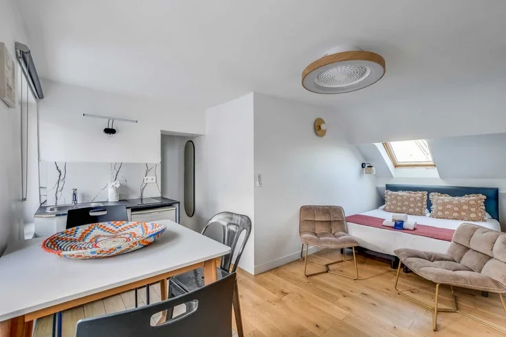Flat Rue du Faubourg Saint-Antoine in Paris