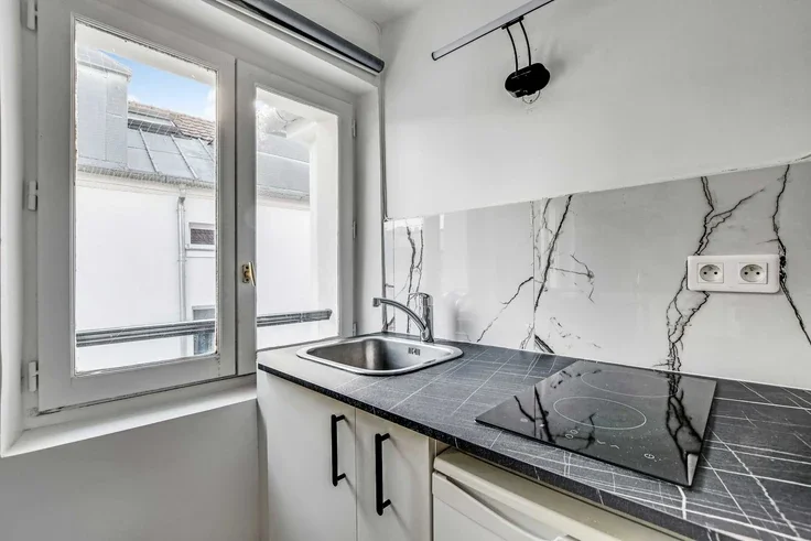 Flat Rue du Faubourg Saint-Antoine in Paris