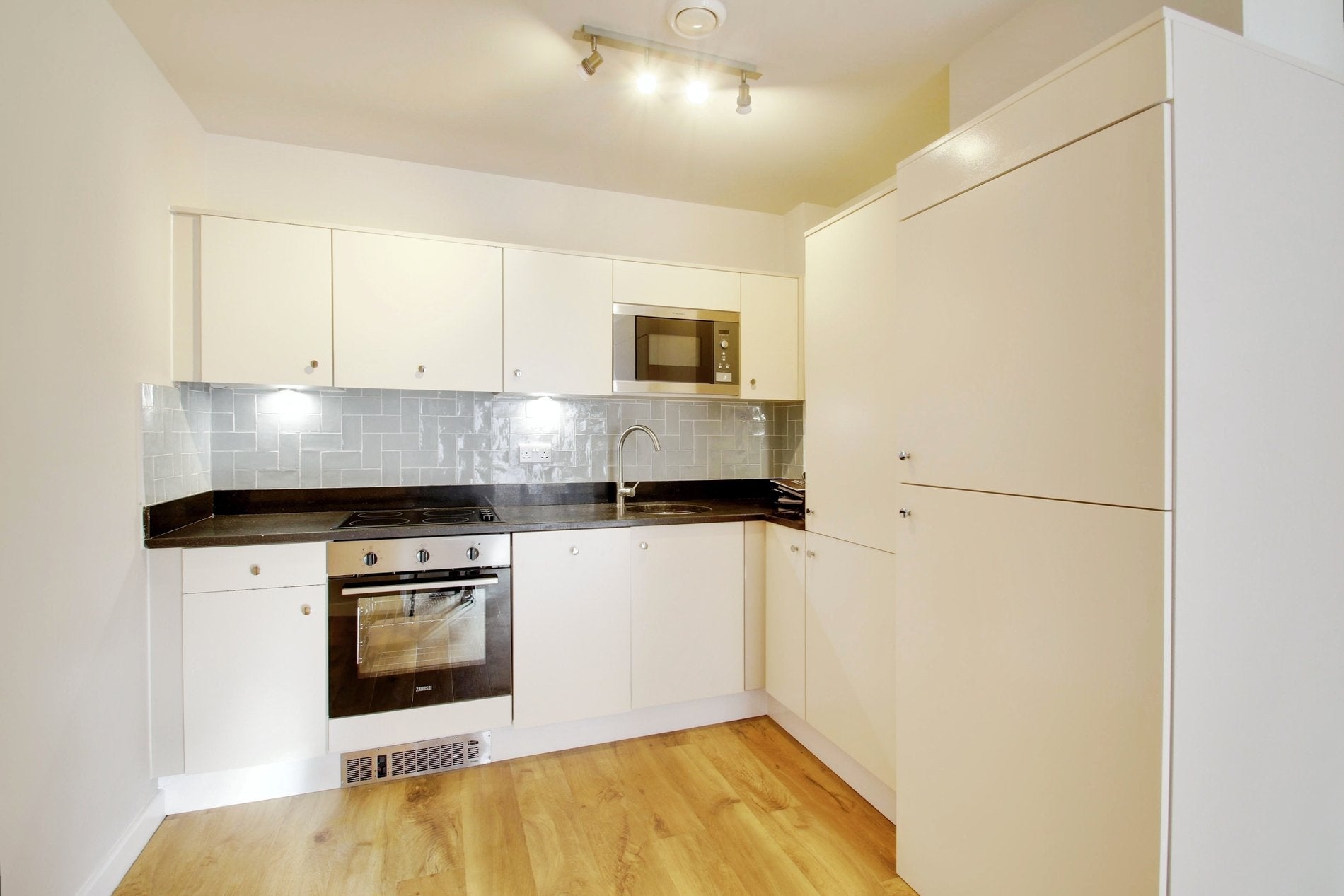 Flat Park Lodge Avenue in Greater London