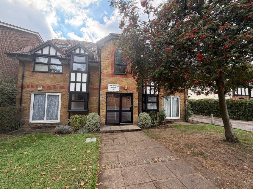 Flat Stanwell Road in Borough of Spelthorne