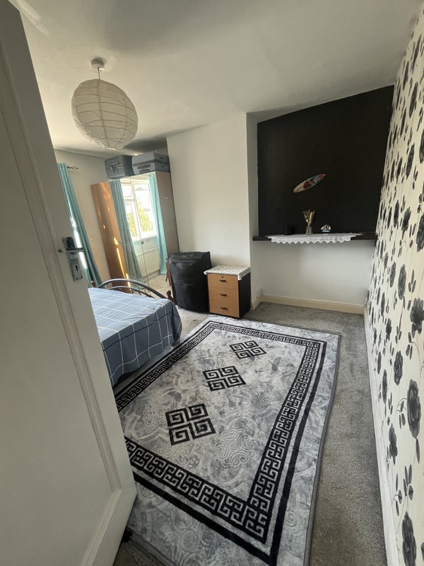 Room Stanford Road in Greater London