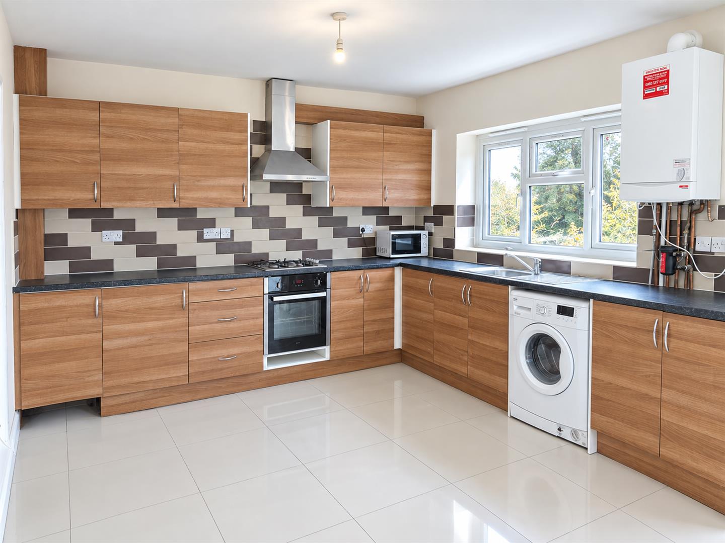 Room Shannon Close in London