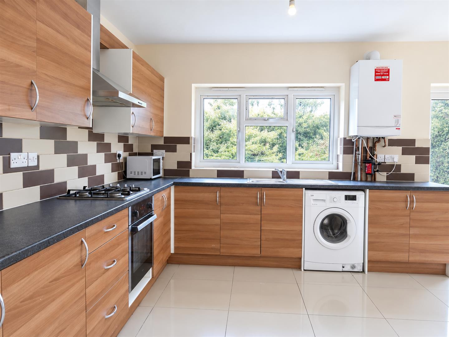 Room Shannon Close in London