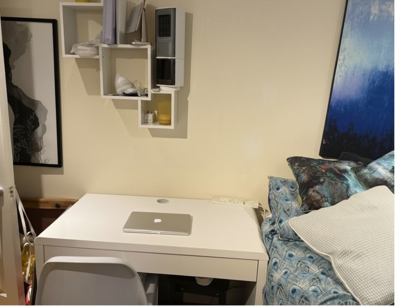 Room Marloes Road in Greater London