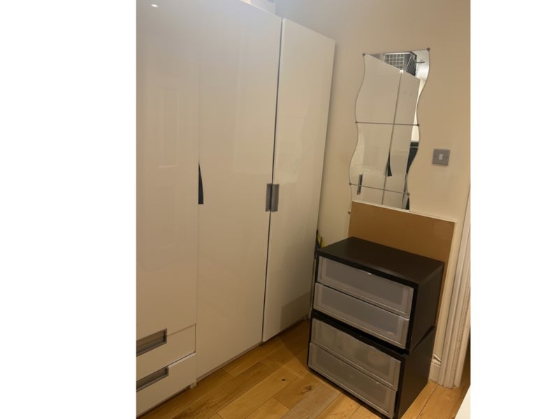 Room Marloes Road in Greater London