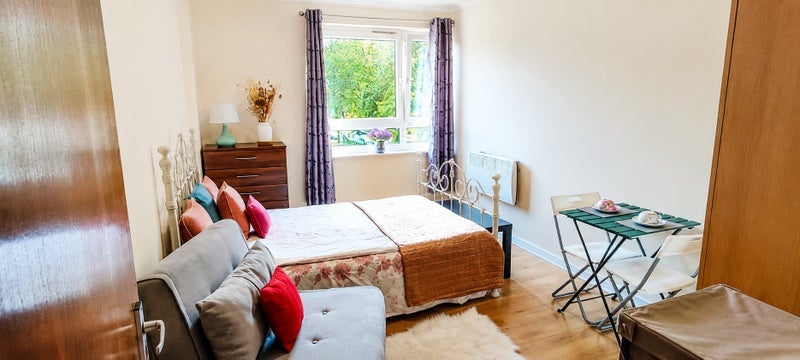 Room Whitlock Drive in Greater London
