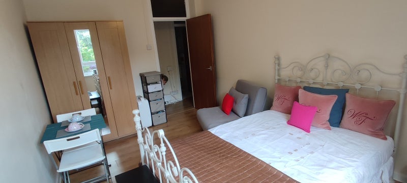 Room Whitlock Drive in Greater London