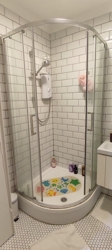 Room Whitlock Drive in Greater London