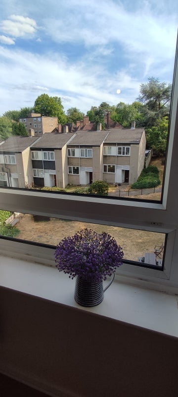 Room Whitlock Drive in Greater London
