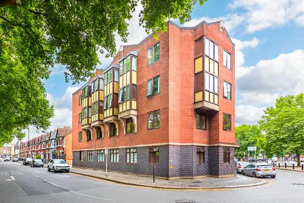 Flat Alfoxton Avenue in Greater London