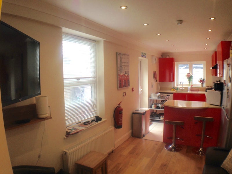 Room Belmont Park Road in Greater London