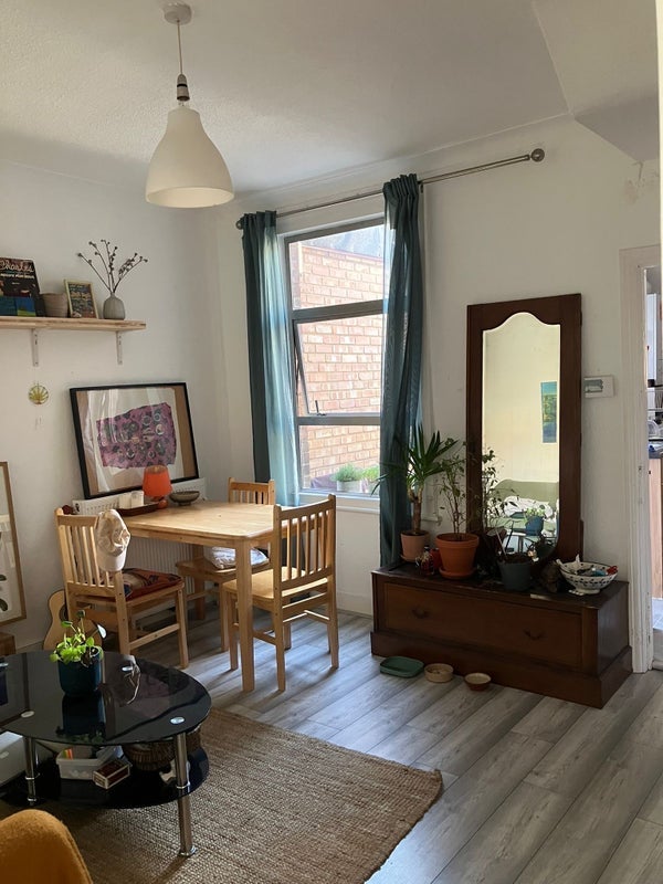 Room Lydford Road in Greater London