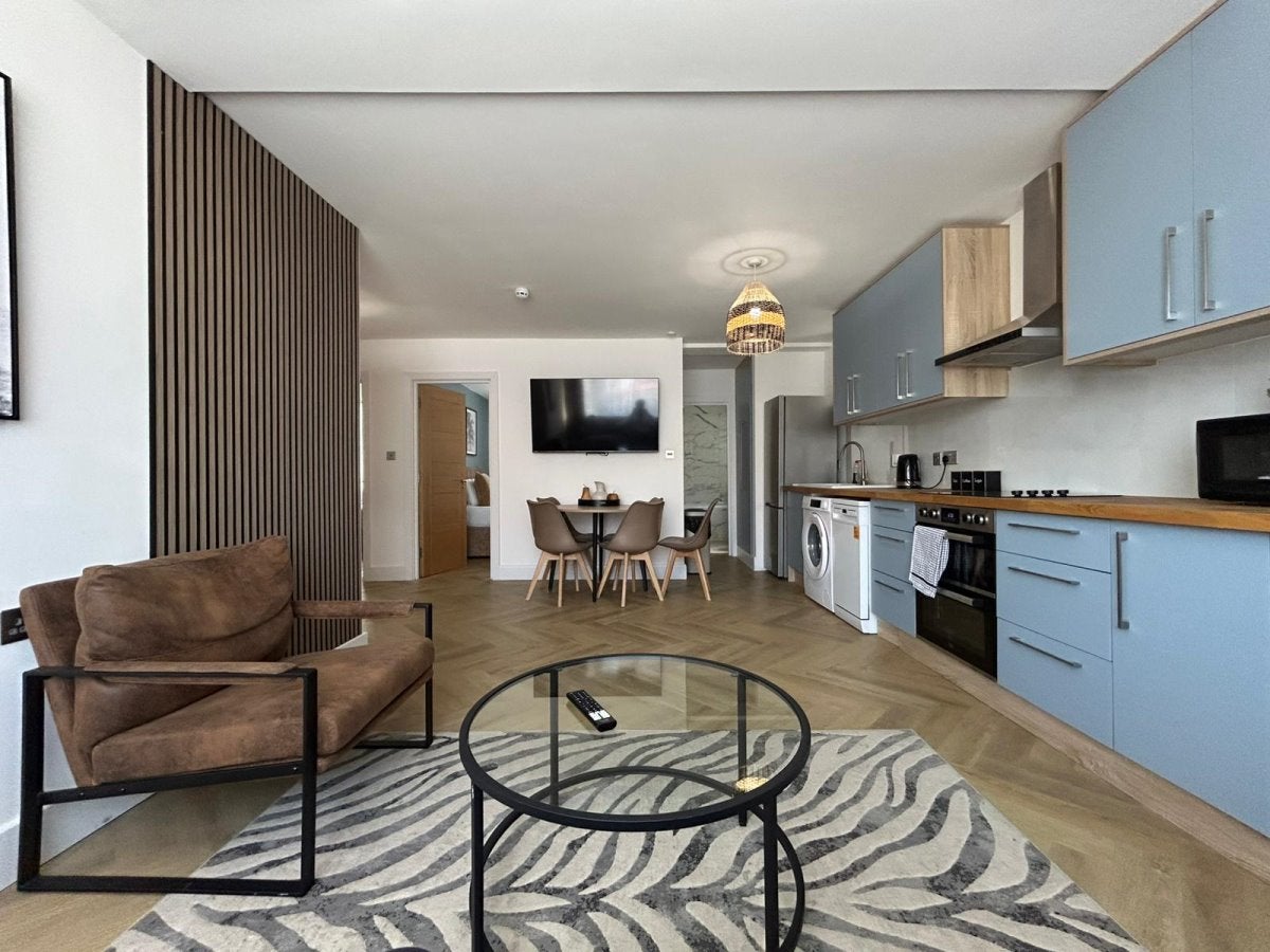 Flat Radnor Road in Greater London