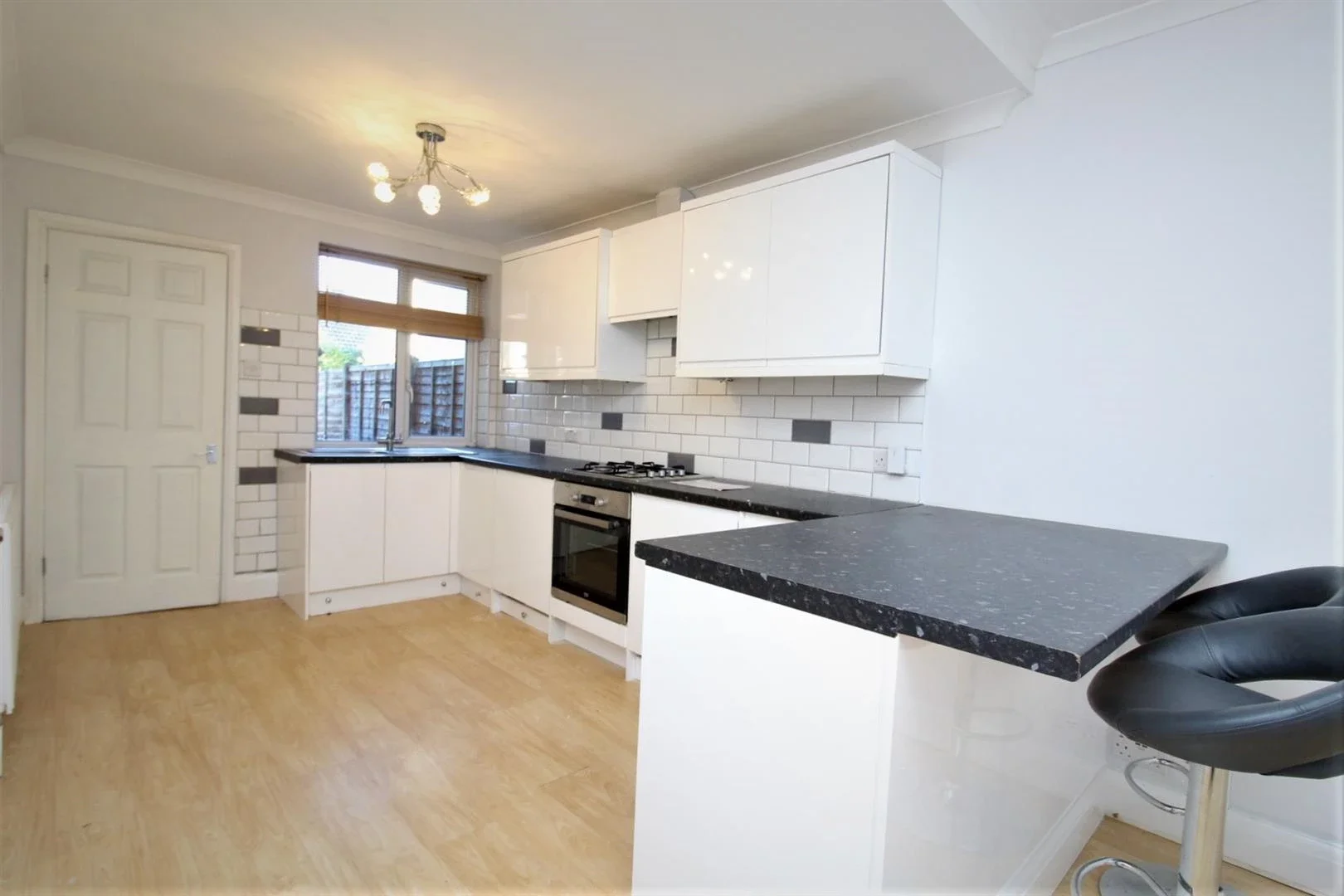 Flat Queen's Grove Road in Greater London