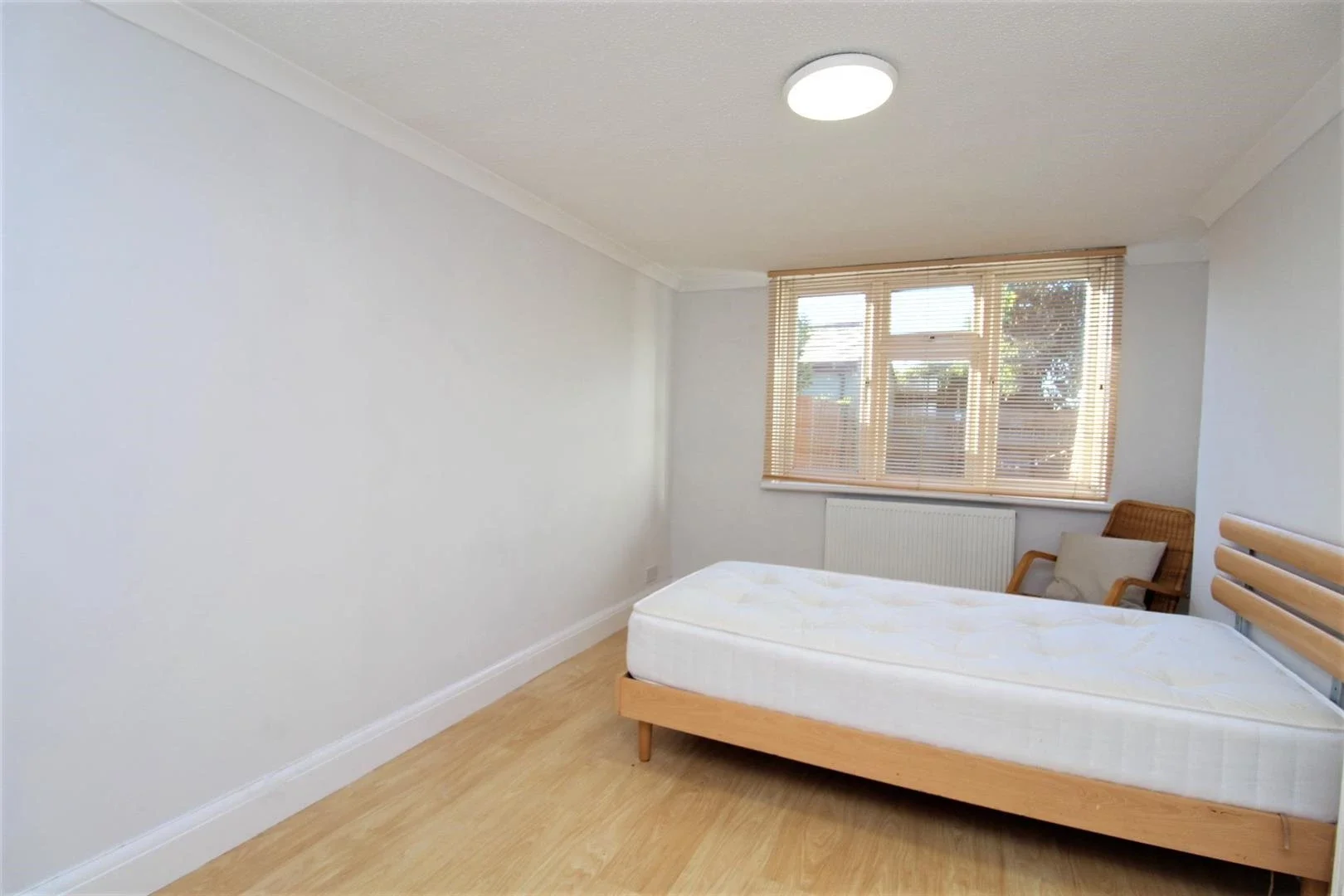 Flat Queen's Grove Road in Greater London