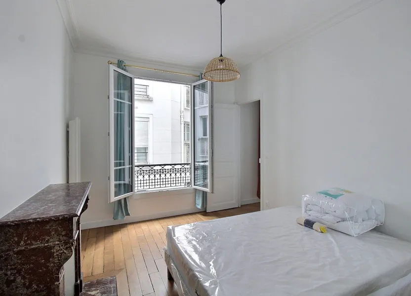 Flat Avenue Transversale in Paris