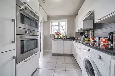 Flat Merton Road in Greater London