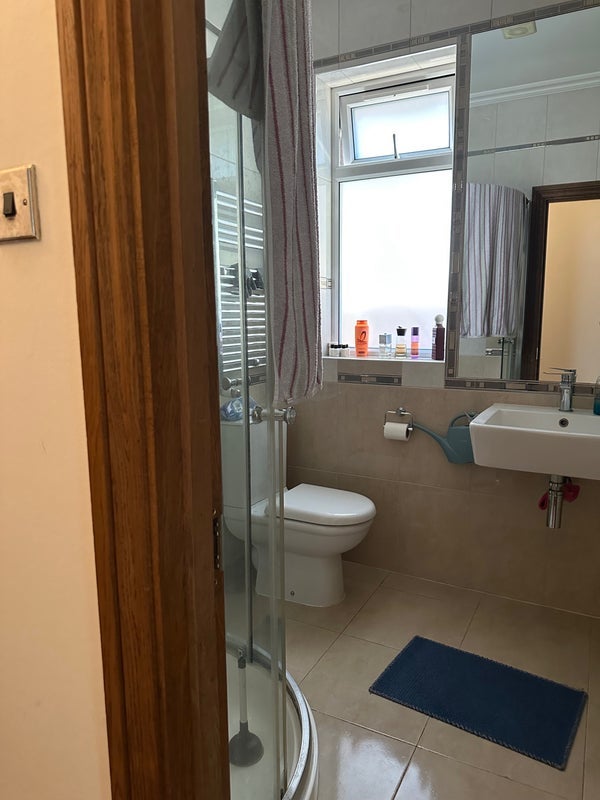 Flat King Edward's Gardens in Greater London