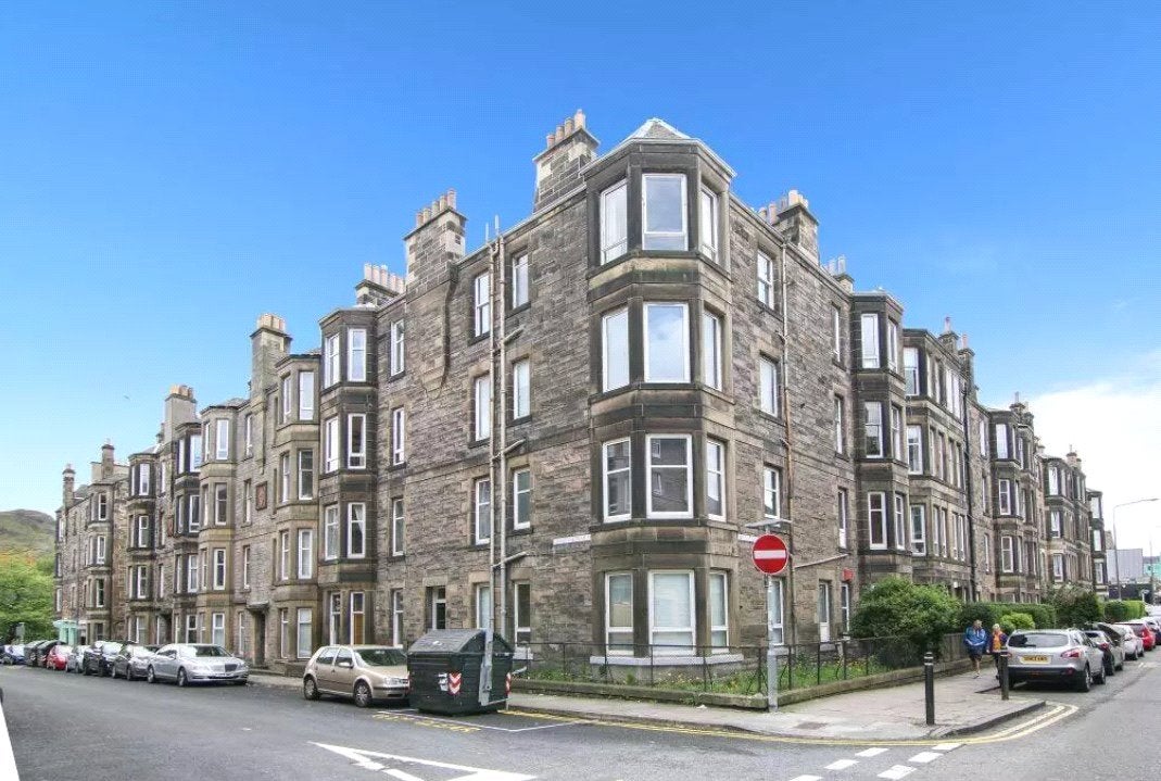 Flat Cambusnethan Street in City of Edinburgh