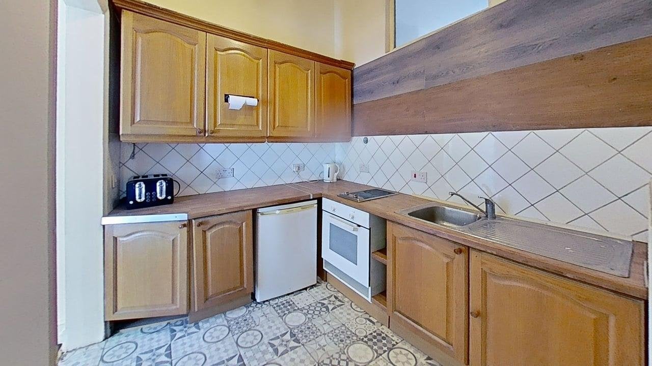 Flat Cambusnethan Street in City of Edinburgh