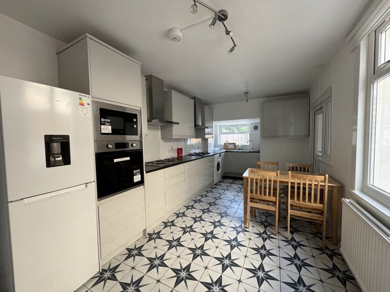 Room Dongola Road in Greater London