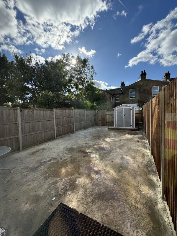 Room Dongola Road in Greater London