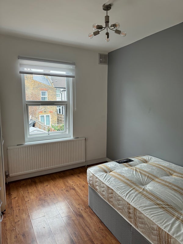 Room Dongola Road in Greater London