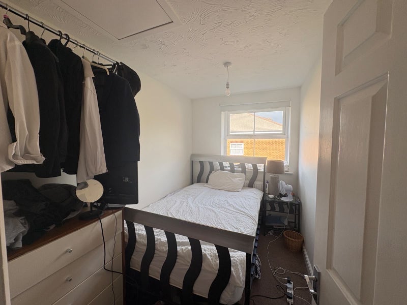 Room Molyneux Drive in Greater London