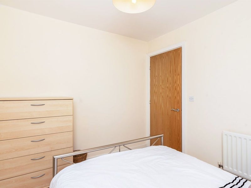 Room Lloyd George Avenue in Cardiff