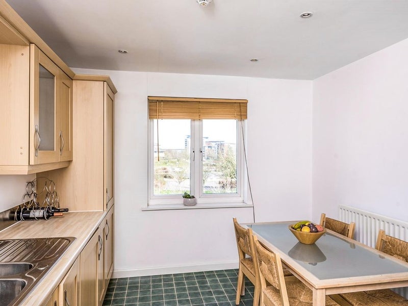 Room Lloyd George Avenue in Cardiff