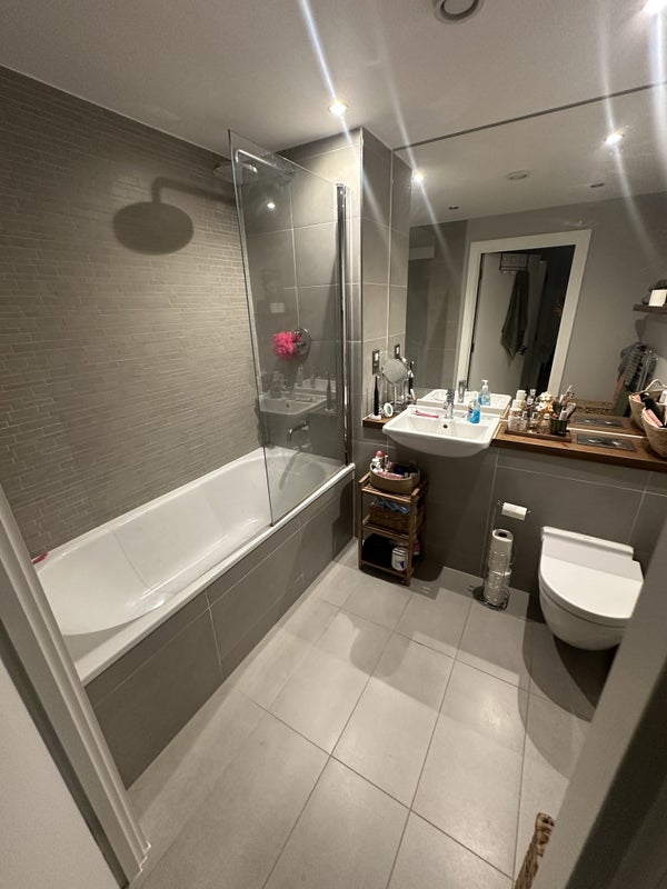Flat Mostyn Road in Greater London