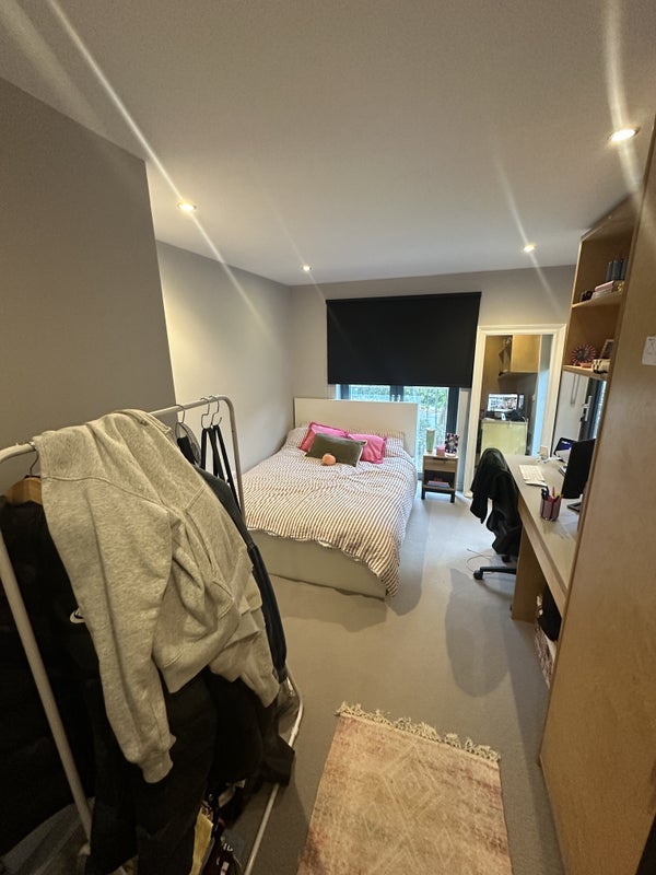 Flat Mostyn Road in Greater London