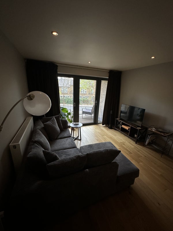 Flat Mostyn Road in Greater London