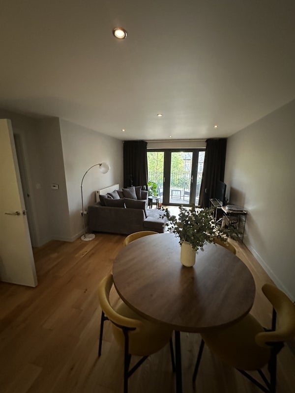 Flat Mostyn Road in Greater London