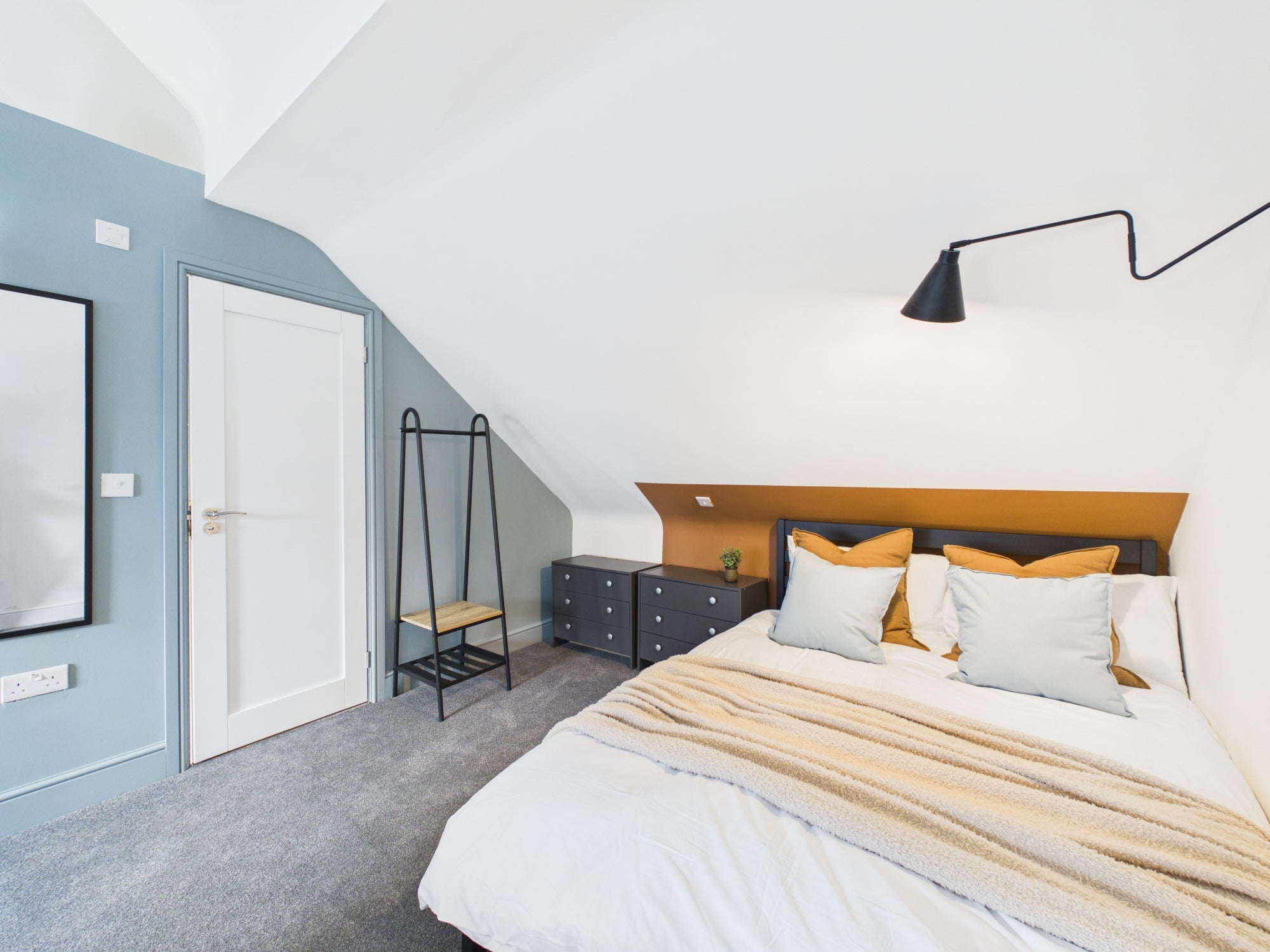 Room Tewkesbury Road in Gloucester