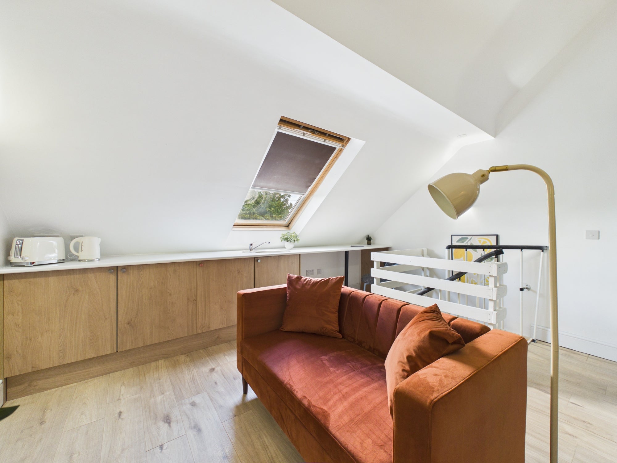 Room Tewkesbury Road in Gloucester