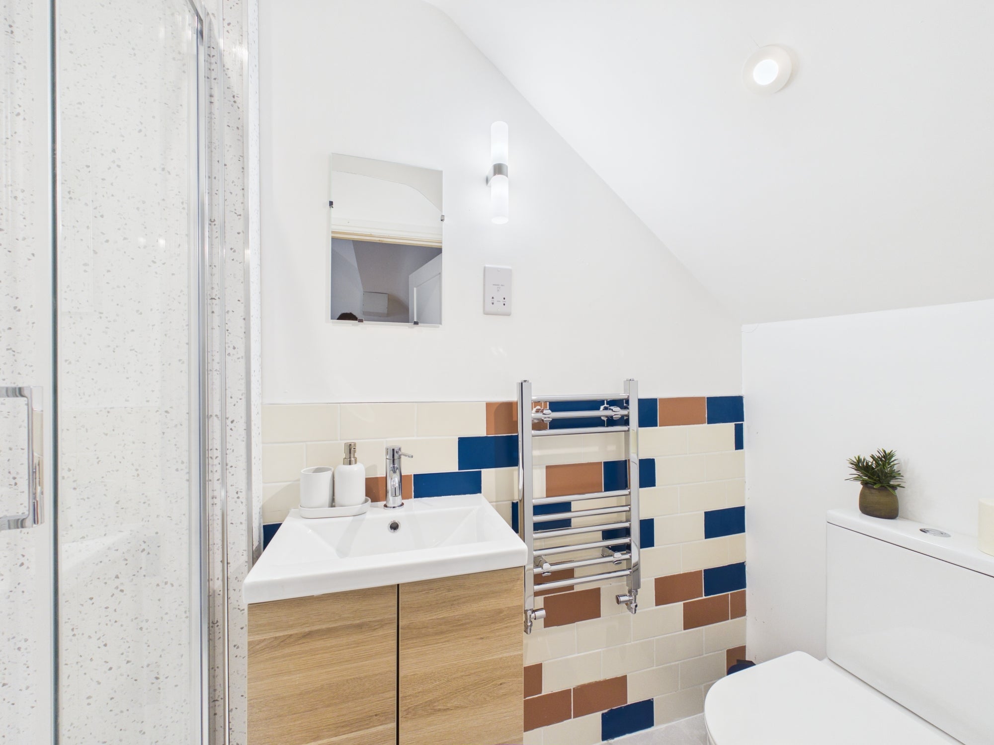 Room Tewkesbury Road in Gloucester