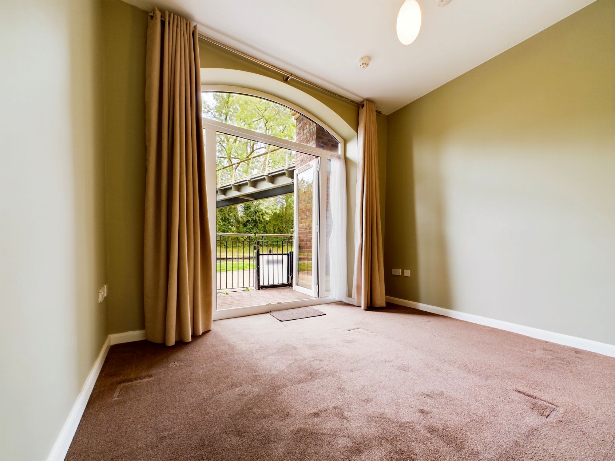 Flat Mereways in Metropolitan Borough of Solihull