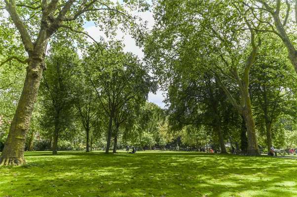 Flat St John's Wood High Street in City of Westminster
