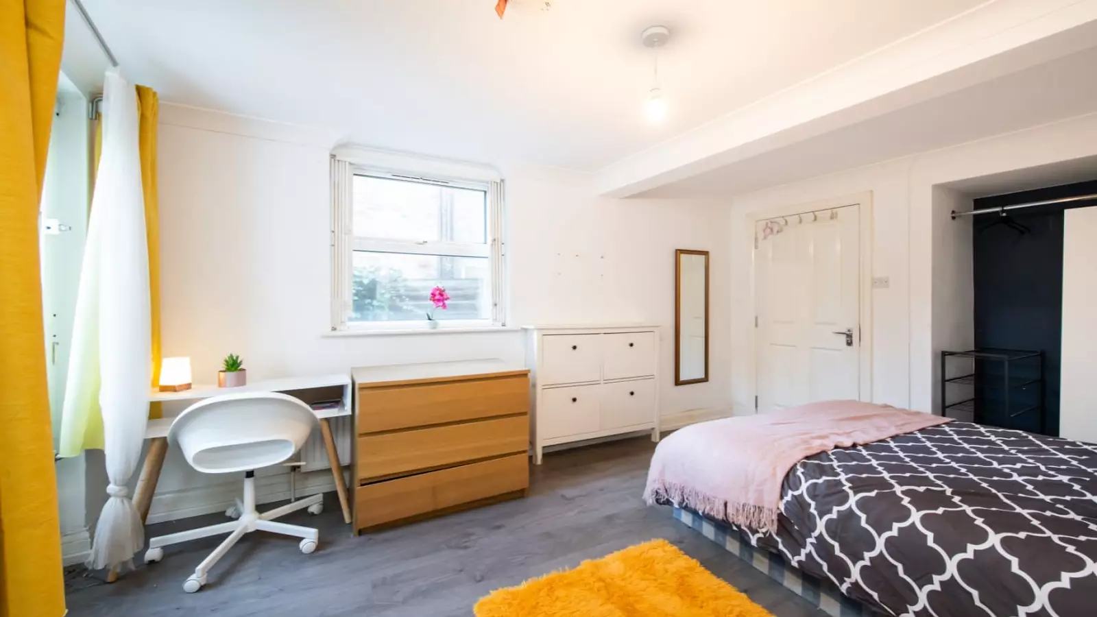 Room Tufnell Park Road in Greater London