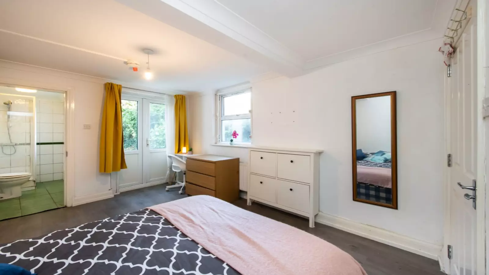 Room Tufnell Park Road in Greater London