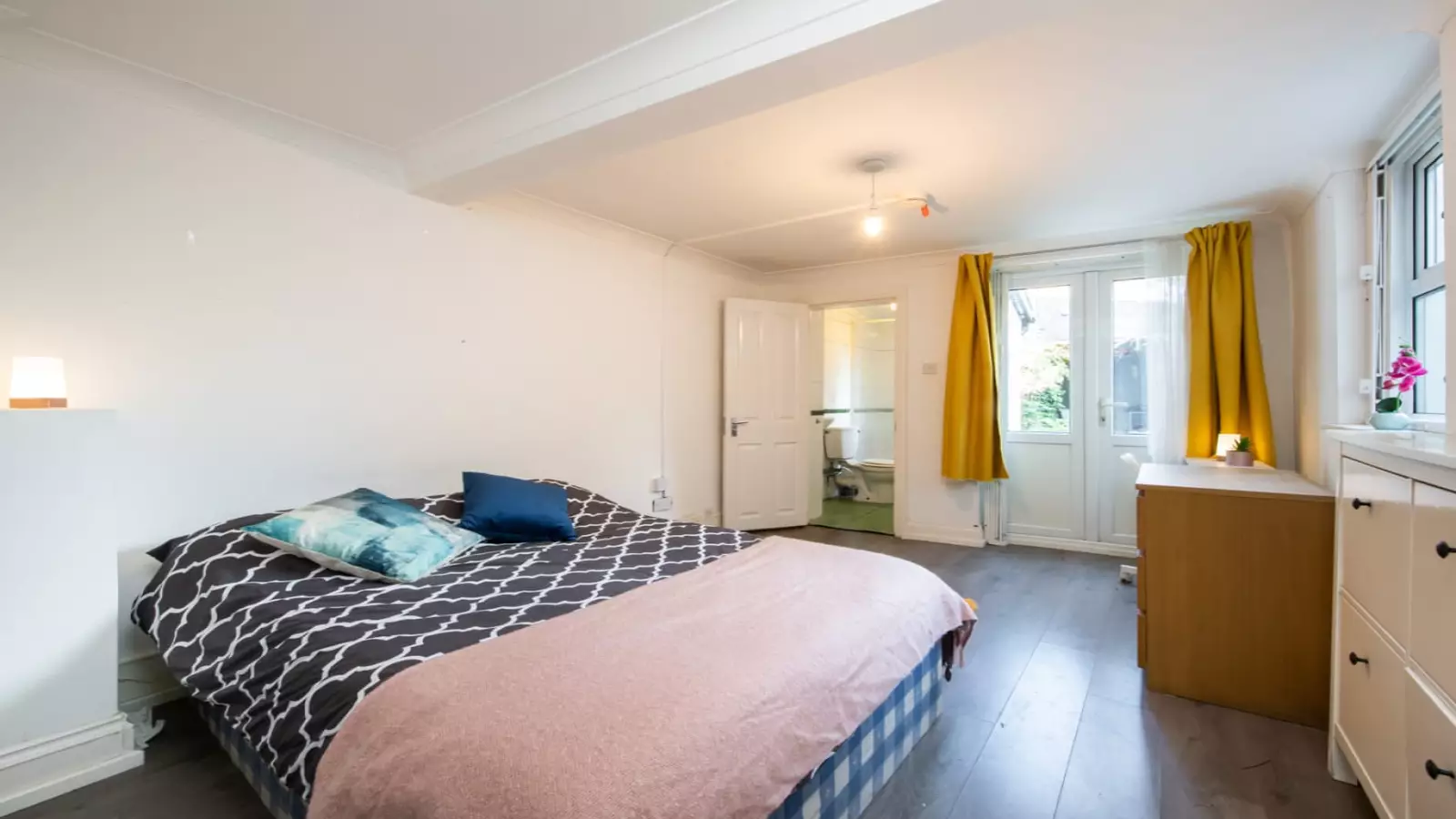 Room Tufnell Park Road in Greater London