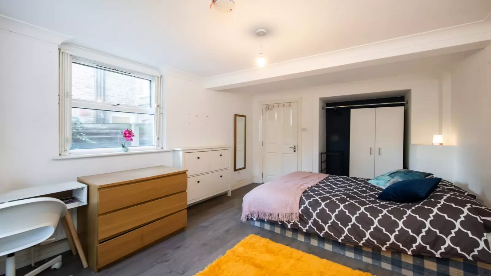 Room Tufnell Park Road in Greater London