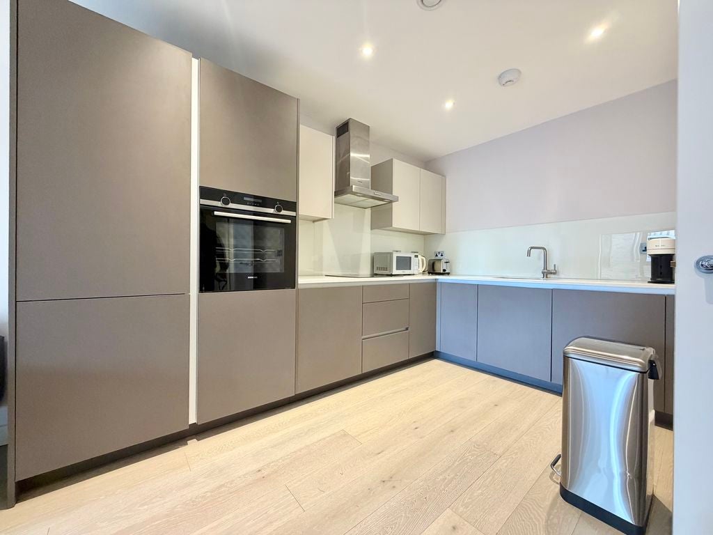 Flat Blackfriars Road in Greater London